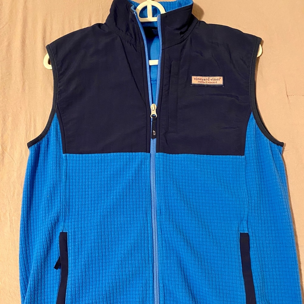 Vineyard vines blue flag patch waffle vest.